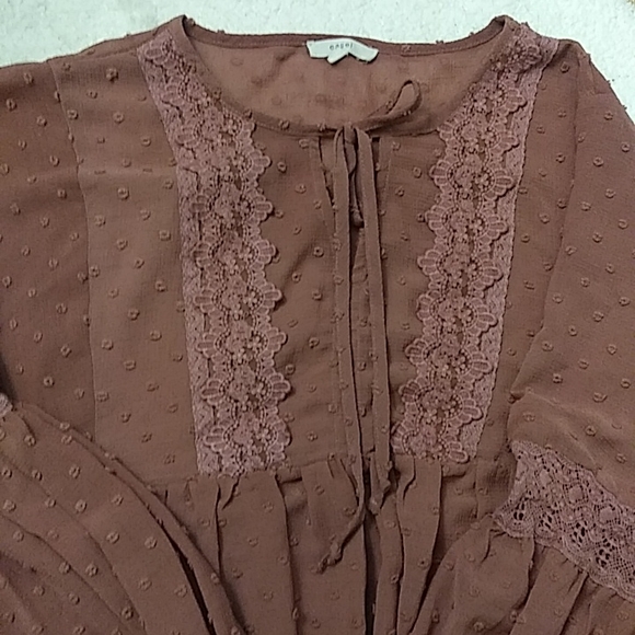 Easel Blouse. Size L. Color Magenta - Picture 2 of 4